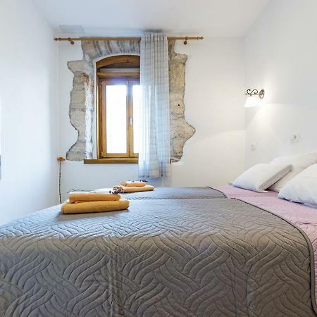 Cozy Apartment 10 Min From The Beach Pula Exterior photo