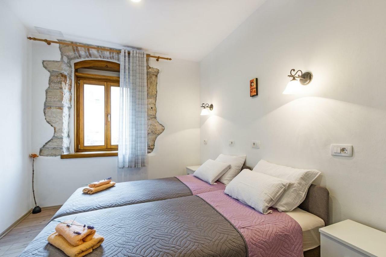 Cozy Apartment 10 Min From The Beach Pula Exterior photo
